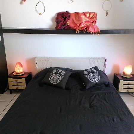 Jolie Chambre Climatisee Avec Balcon Chez L'Habitant Saint Pierre Luaran gambar