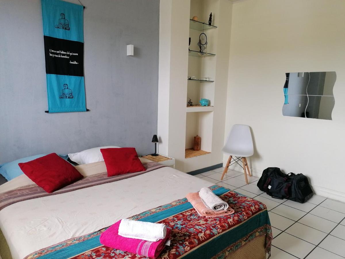 Jolie Chambre Climatisee Avec Balcon Chez L'Habitant Saint Pierre Luaran gambar